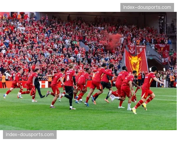 “超级比赛日”引发争议，球迷组织抗议英超为电视转播过度安排午间开球