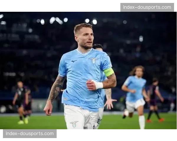 赛前踩场：拉齐奥全队状态轻松，因莫比莱参加全部合练