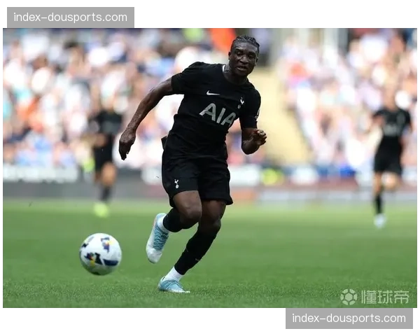 观点：定位球战术的“工业化”设计，是否会削弱足球比赛的即兴美感？